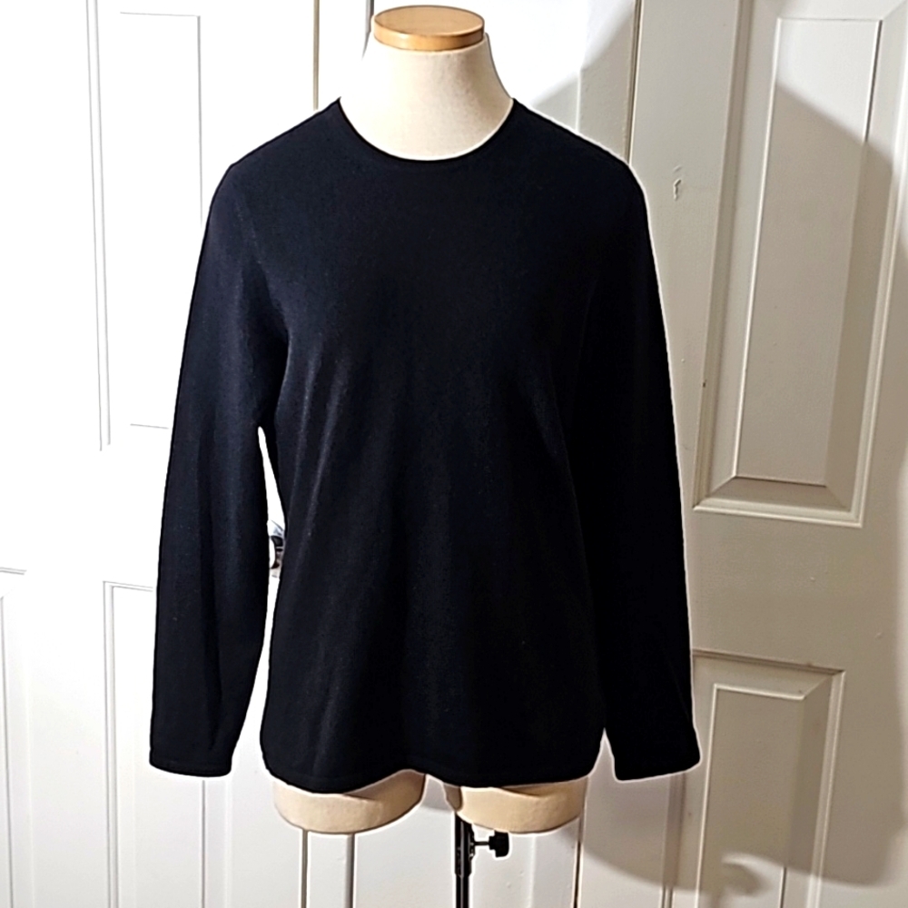 Mc Duff Essentials 100% cashmere black sweater. Size medium.
